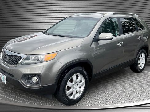 Used 2011 Kia Sorento 2WD w/ Convenience Pkg image 3