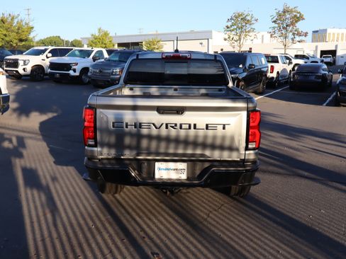 Used 2024 Chevrolet Colorado Z71 w/ Z71 Convenience Package 2 AWD/4WD image 9