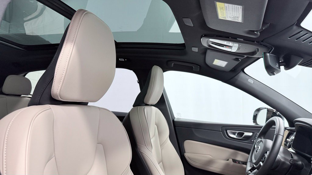 Certified 2026 Volvo XC60 B5 Plus AWD/4WD image 19