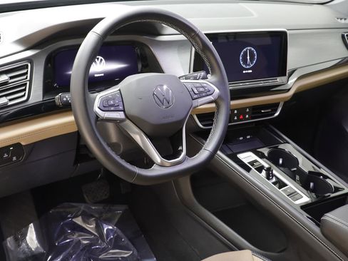 Used 2025 Volkswagen Atlas Cross Sport SE image 7