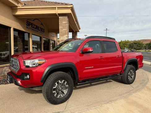 Used 2019 Toyota Tacoma TRD Off-Road image 8
