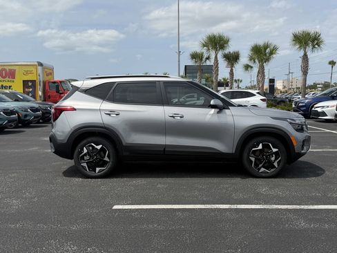 New 2026 Kia Seltos S FWD image 3
