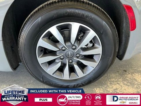 Used 2024 Chrysler Pacifica Limited FWD image 10
