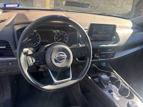 Used 2021 Nissan Rogue SV image 9