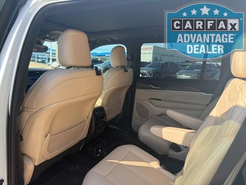 Used 2024 Jeep Grand Cherokee L Limited w/ Black Appearance Package AWD/4WD image 10