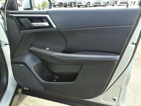 Used 2025 Mitsubishi Outlander SE AWD/4WD image 14