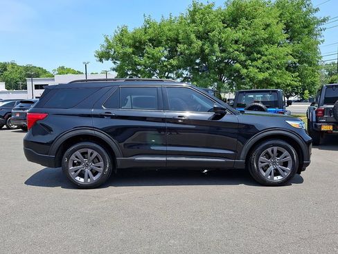 Used 2022 Ford Explorer XLT w/ Equipment Group 202A AWD/4WD image 7