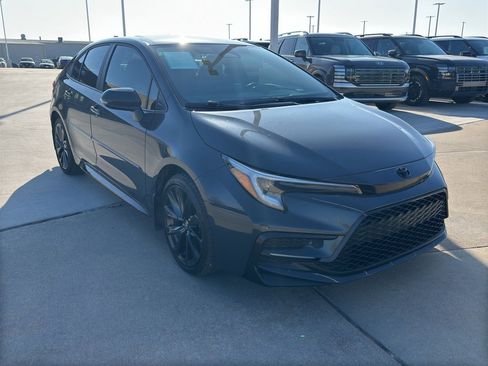 Used 2024 Toyota Corolla SE w/ SE Premium Package image 2