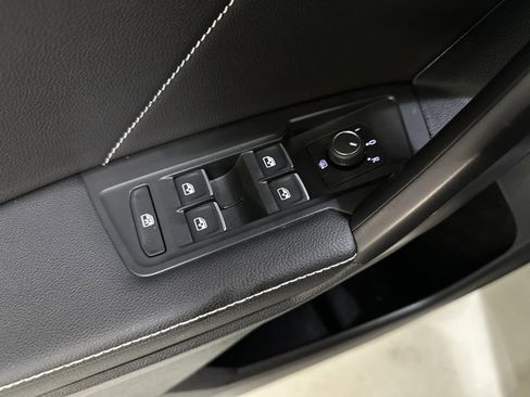 Certified 2023 Volkswagen Tiguan SE R-Line image 18