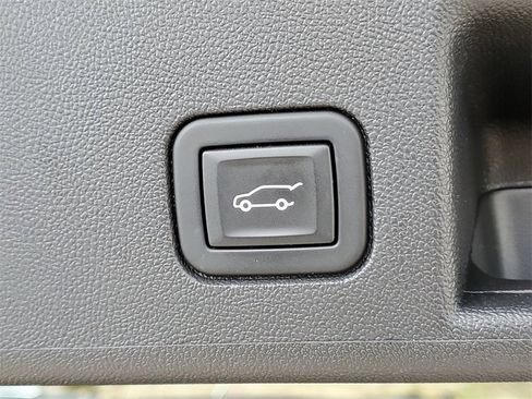 Used 2023 Chevrolet Equinox LT image 10