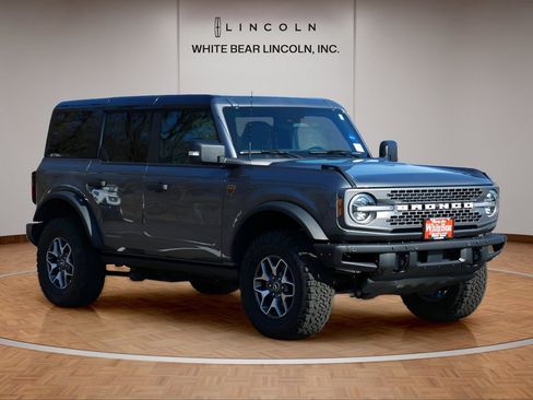 Used 2024 Ford Bronco Badlands AWD/4WD image 3