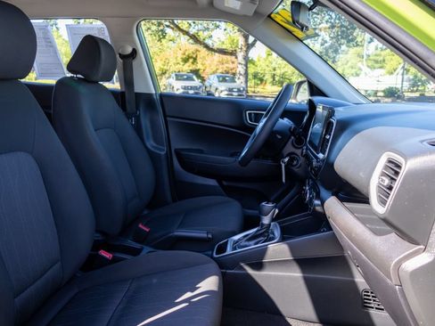 Certified 2022 Hyundai Venue SE w/ Cargo Package FWD image 12