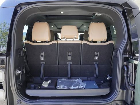 New 2026 Land Rover Defender 130 X-Dynamic SE AWD/4WD image 32