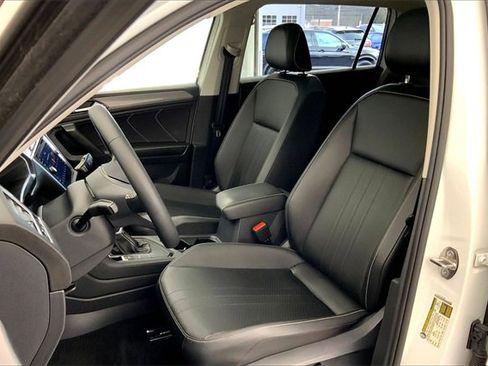 Certified 2023 Volkswagen Tiguan SE w/ Panoramic Sunroof Package image 25