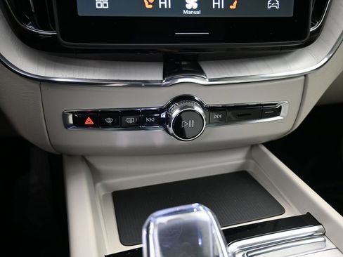 New 2026 Volvo XC60 T8 Ultra w/ Climate Package AWD/4WD image 15