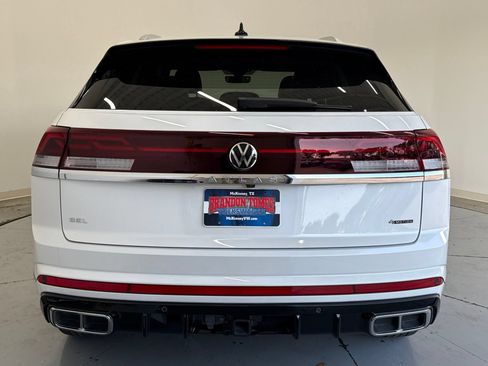 Used 2024 Volkswagen Atlas Cross Sport SEL R-Line AWD/4WD image 4
