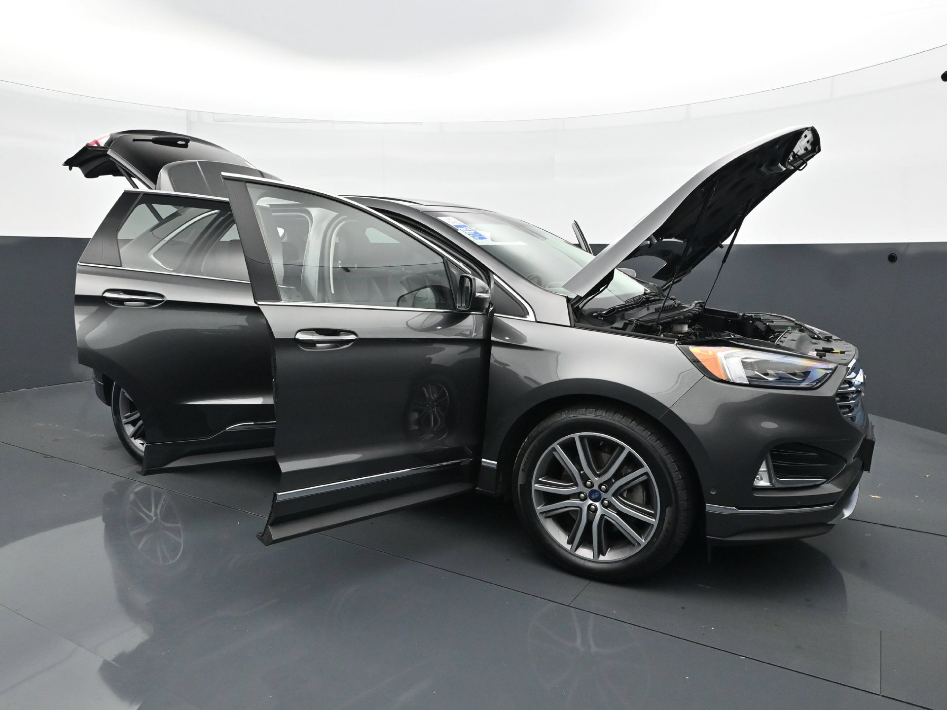 Used 2019 Ford Edge Titanium w/ Equipment Group 301A AWD/4WD image 35