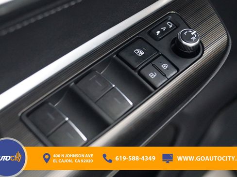 Used 2022 Toyota Venza Limited image 20