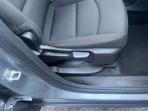 Used 2024 GMC Terrain SLE image 25