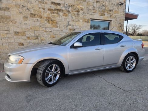Used 2011 Dodge Avenger Heat image 2