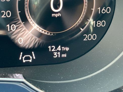 Used 2024 Bentley Bentayga image 58