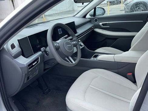 Used 2025 Hyundai Sonata SEL FWD image 4