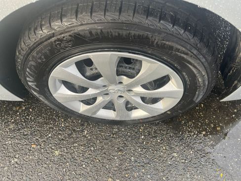 Used 2025 Toyota Corolla LE image 30