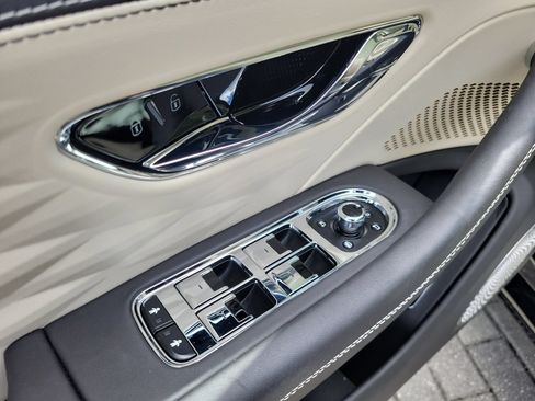 Used 2021 Bentley Flying Spur V8 AWD/4WD image 31