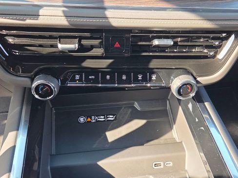 New 2026 Chevrolet Suburban Premier w/ Sun And Tow Package AWD/4WD image 20