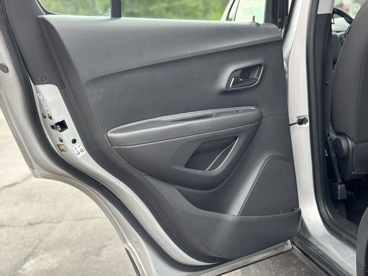 Used 2018 Chevrolet Trax LS AWD/4WD image 30