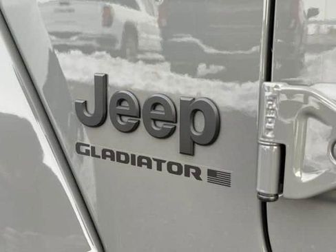Used 2023 Jeep Gladiator Overland image 7