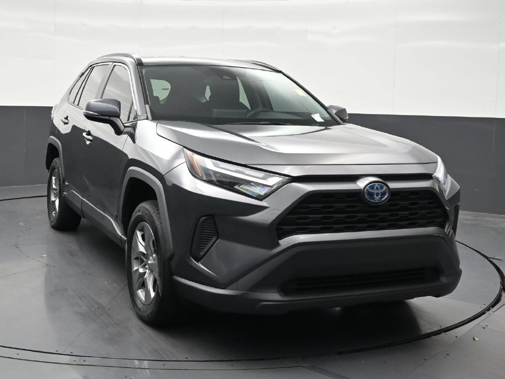 Used 2022 Toyota RAV4 XLE AWD/4WD image 8