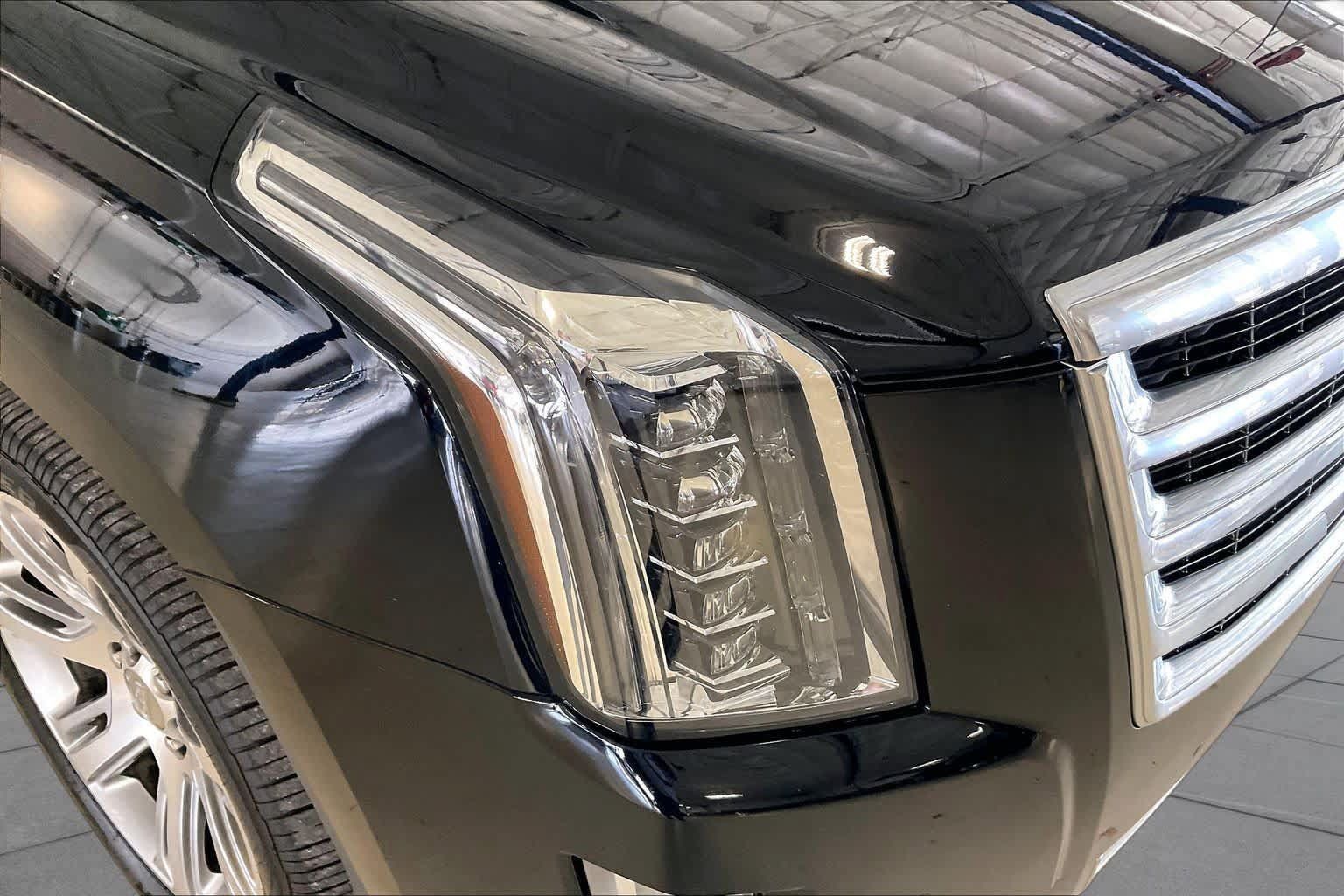 Used 2016 Cadillac Escalade ESV Luxury AWD/4WD image 25