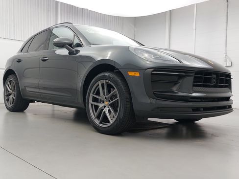 Certified 2026 Porsche Macan AWD/4WD image 9