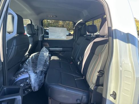 New 2026 Ford F250 Lariat w/ Black Appearance Package image 15