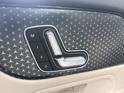 Used 2025 Mercedes-Benz GLA 250 4MATIC image 21