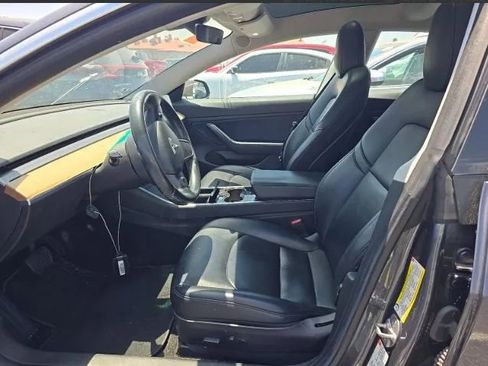 Used 2018 Tesla Model 3 Long Range RWD image 3