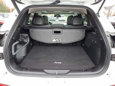 Certified 2018 Jeep Cherokee Overland image 33