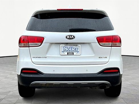 Used 2016 Kia Sorento EX image 4