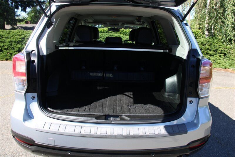 Used 2017 Subaru Forester 2.5i Touring AWD/4WD image 18