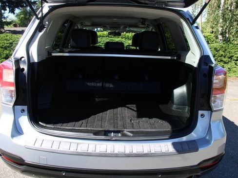 Used 2017 Subaru Forester 2.5i Touring AWD/4WD image 18