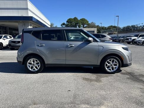 Used 2024 Kia Soul LX w/ Option Group 015 FWD image 3