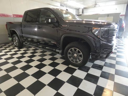 Used 2024 GMC Sierra 1500 AT4 w/ AT4 Preferred Package image 4