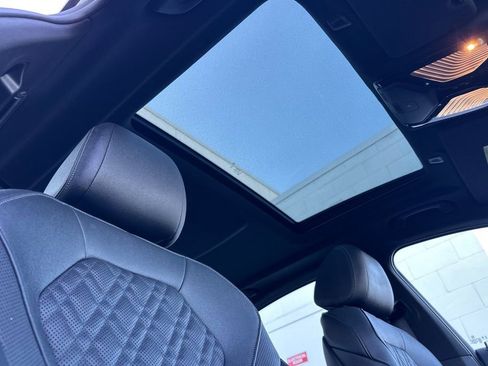 Used 2023 BMW 530e w/ Convenience Package image 17