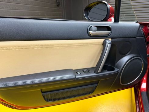 Used 2010 MAZDA MX-5 Miata Grand Touring w/ Premium Pkg image 17