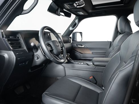 Used 2025 Lexus GX 550 image 13