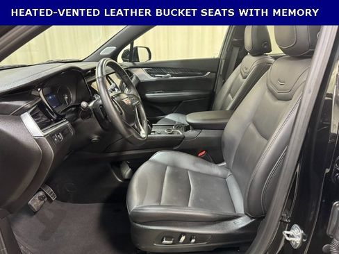 Used 2025 Cadillac XT6 Premium Luxury image 12