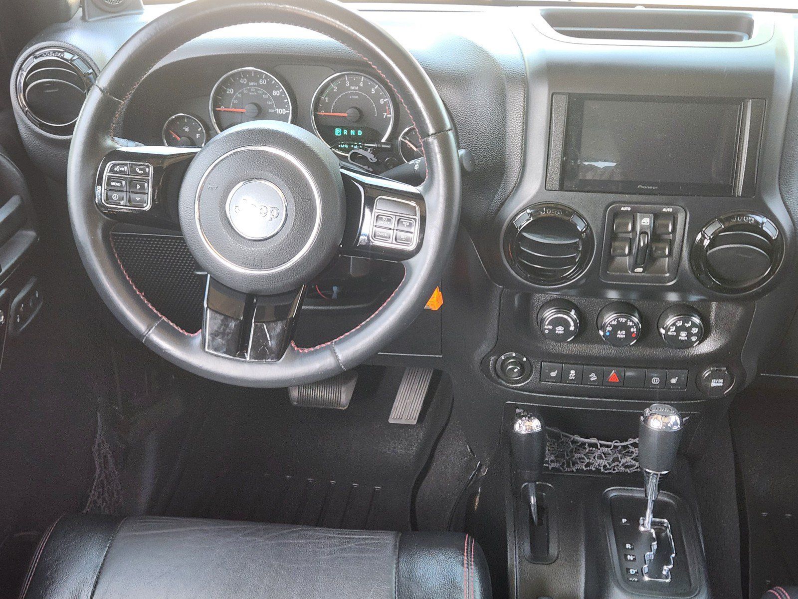 Used 2012 Jeep Wrangler Unlimited Sahara AWD/4WD image 8
