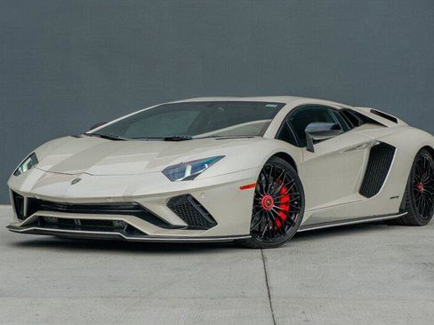 Used 2017 Lamborghini Aventador S image 4