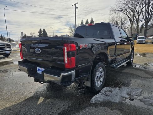 Used 2023 Ford F250 Lariat w/ Chrome Package image 6